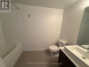 Vaughan (East Woodbridge) condo for rent - A bathroom with a toilet, sink and bathtub.