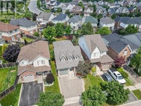 Halton Hills (Georgetown) apartment for rent - A residential area with houses and parked cars.
