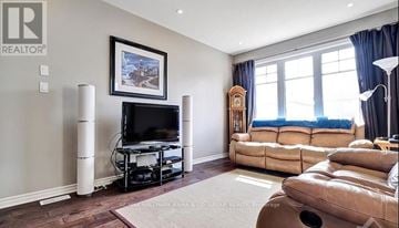 Ottawa townhouse for rent - A living room with a television and a couch.