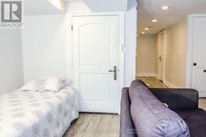 Toronto (Trinity-Bellwoods) apartment for rent - A bedroom with a bed and a couch.