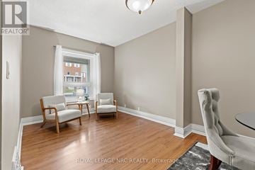 Welland (Broadway) apartment for rent - A living room with a table, two chairs and a window.