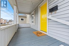 Welland (Broadway) apartment for rent - A porch with a yellow door and a doormat that says "welcome".