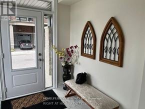 Aurora townhouse for rent - 7 GRIFFITH STREET W