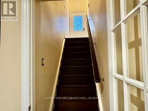 Richmond Hill (Bayview Hill) apartment for rent - A staircase with a blue patterned door at the top.
