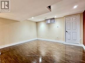 Richmond Hill (Bayview Hill) apartment for rent - A room with wooden flooring and a white door.