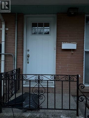 London North (North N) apartment for rent - UPPER FLOOR - 30 WOODWARD AVENUE