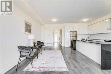 Oakville (Go Glenorchy) townhouse for rent - A modern kitchen with a dining table set up.