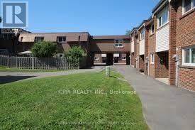 Toronto (Don Valley Village) townhouse for rent - A residential area with houses and a clear sky.