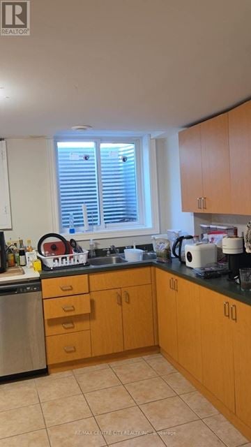 London North (North K) apartment for rent - A kitchen with wooden cabinets and a black countertop.