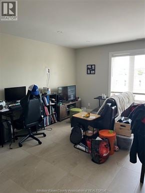 Windsor apartment for rent - A room with a desk, chairs, and a computer setup.