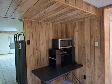 Mississauga apartment for rent - A microwave and oven are on a shelf in a kitchen.