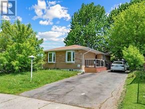 Brampton (Madoc) apartment for rent - A house with a car parked in front of it.