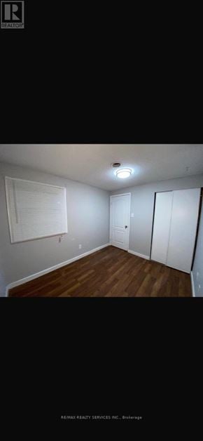 Brampton (Central Park) apartment for rent - A room with wooden floors and white walls.