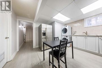 Toronto (Parkwoods-Donalda) apartment for rent - A kitchen area with a table and chairs.