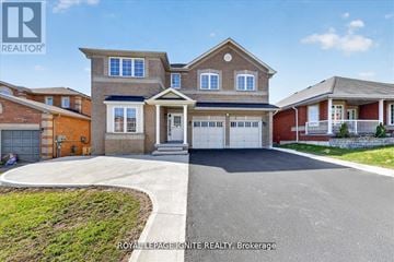 Innisfil (Alcona) apartment for rent - A large, two-story house with a garage is for sale in Brokerage.