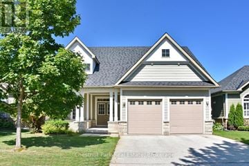 Collingwood house for rent - A house with a brown garage door and a white one.