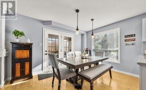 Amaranth apartment for rent - A dining room with a wooden table and chairs.