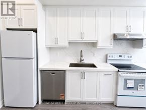 Toronto (Kensington-Chinatown) multi-family for rent - B - 442 SPADINA AVENUE B