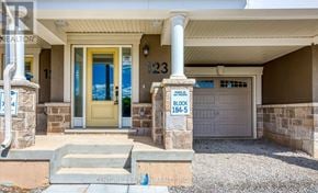 Oakville (Go Glenorchy) townhouse for rent - A house with a yellow door and a sign that says "BLOCK 184-5".