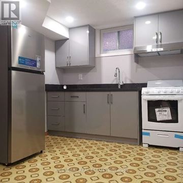 Mississauga (Lakeview) apartment for rent - A kitchen with a refrigerator, oven, and cabinets.