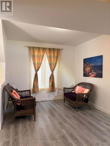 London North (North M) townhouse for rent - A living room with two chairs and a painting on the wall.