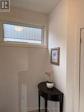 London North (North M) townhouse for rent - A small table with a vase of flowers on it.