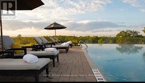 Gravenhurst (Muskoka (S)) condo for rent - A poolside lounge area with sunbeds and umbrellas.