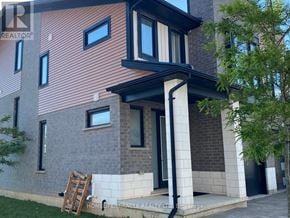 London North (North M) apartment for rent - A house with a brick facade and a black roof.