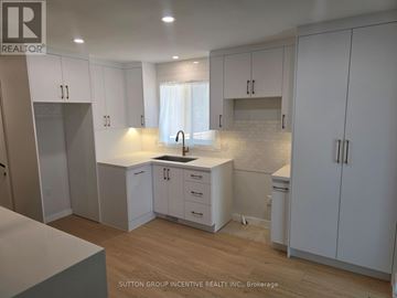 Newmarket (Bristol-London) apartment for rent - A kitchen with white cabinets and a wooden floor.