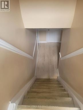 Newmarket (Bristol-London) apartment for rent - A staircase with wooden steps and white railings.
