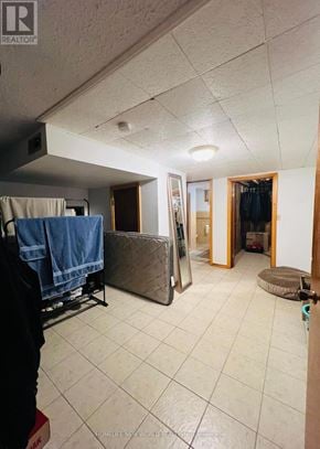 Richmond Hill (Crosby) apartment for rent - A room with a bed and a mirror on the wall.