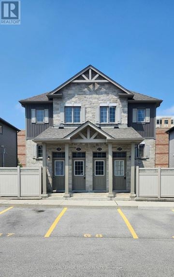 London South (South W) townhouse for rent - A house with a grey front door and windows.