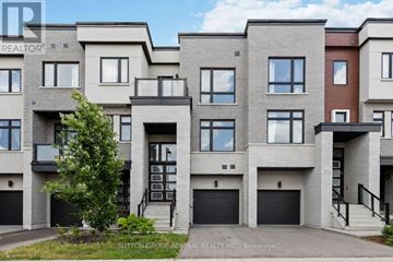 Vaughan (Patterson) townhouse for rent - A row of modern townhouses with garages and balconies.