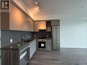 Vaughan (Steeles West Industrial) condo for rent - 10 FLAVELLE TRAIL