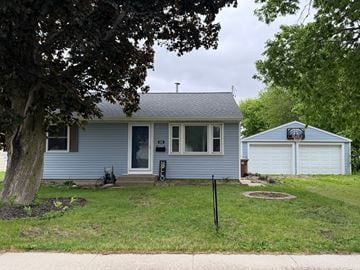 Grinnell house for rent - 1426 Prince St