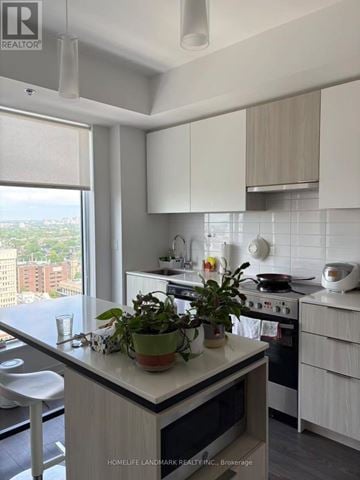 Toronto (Kensington-Chinatown) condo for rent - 2303 - 203 COLLEGE STREET 2303