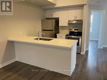 Niagara Falls (Morrison) condo for rent - A kitchen with a sink and stove top oven.