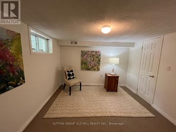 Toronto (Kingsway South) apartment for rent - 1049 ROYAL YORK ROAD
