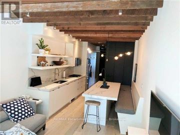 Toronto (High Park North) townhouse for rent - 1 - 2557 DUNDAS STREET W 1