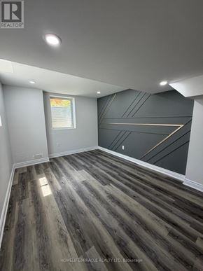 Oshawa (Eastdale) apartment for rent - A room with wooden flooring and a window with blinds.