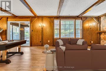 Toronto (Bridle Path-Sunnybrook-York Mills) apartment for rent - A living room with a pool table and a couch.