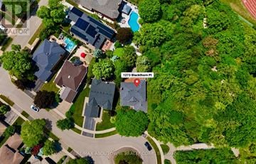 Oakville (Ga Glen Abbey) apartment for rent - A bird's eye view of a residential area with a sign reading "1273 Blackthorn Pl.".