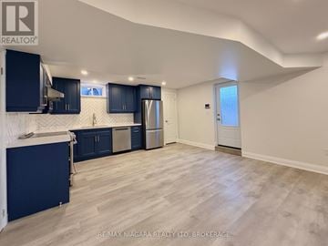 Fort Erie (Crescent Park) apartment for rent - A spacious kitchen with dark blue cabinets and stainless steel appliances.