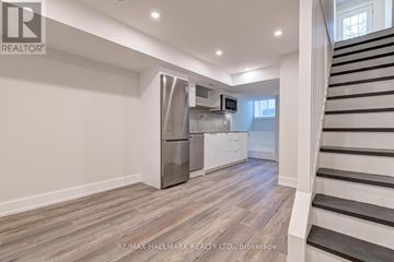 Toronto (Playter Estates-Danforth) multi-family for rent - B - 924 BROADVIEW AVENUE B