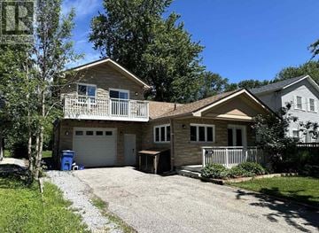 Georgina (Keswick North) apartment for rent - A two-story house with a garage and a driveway.
