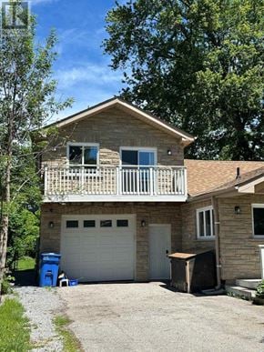 Georgina (Keswick North) apartment for rent - A house with a garage and a balcony.