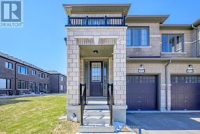 Kawartha Lakes (Lindsay) townhouse for rent - A modern house with a large front yard is for sale.