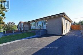 Brampton (Brampton South) apartment for rent - A house with a driveway in front of it.