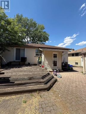 Markham (Thornhill) apartment for rent - A house with a brown roof and a tree in front.