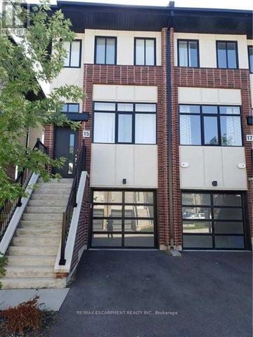 Hamilton (Ancaster) townhouse for rent - 15 MUHOLLARD LANE